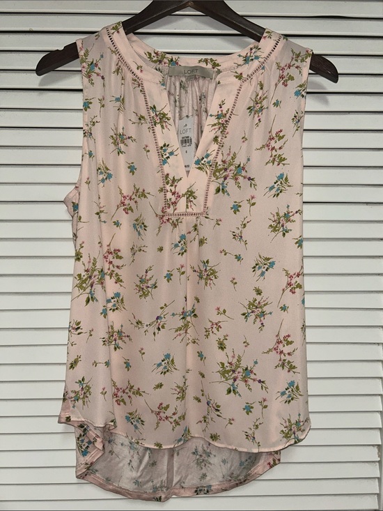 LOFT Tops - LOFT Blush Pink Floral Sleeveless V-Neck Tank Top